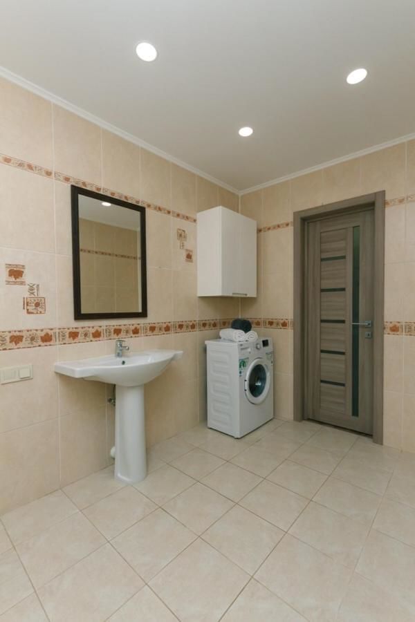 Апартаменты New spacious apartment. Obolonskaya Embankment. golf Club Киев-14