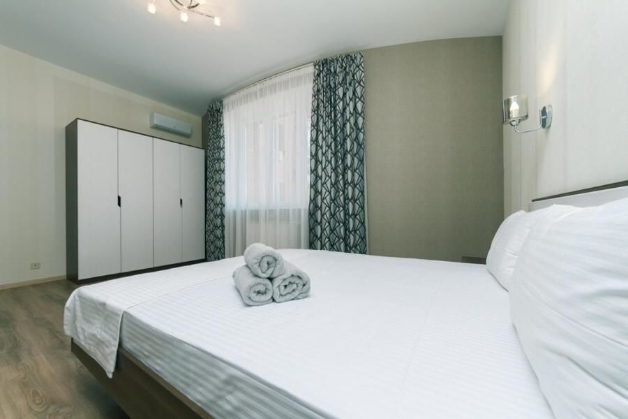 Апартаменты New spacious apartment. Obolonskaya Embankment. golf Club Киев-21