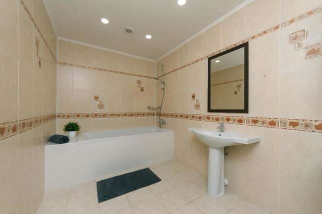 Апартаменты New spacious apartment. Obolonskaya Embankment. golf Club Киев-15