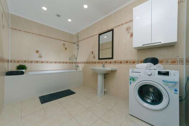 Апартаменты New spacious apartment. Obolonskaya Embankment. golf Club Киев-8